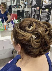 hair_style_sangeeta_mirror